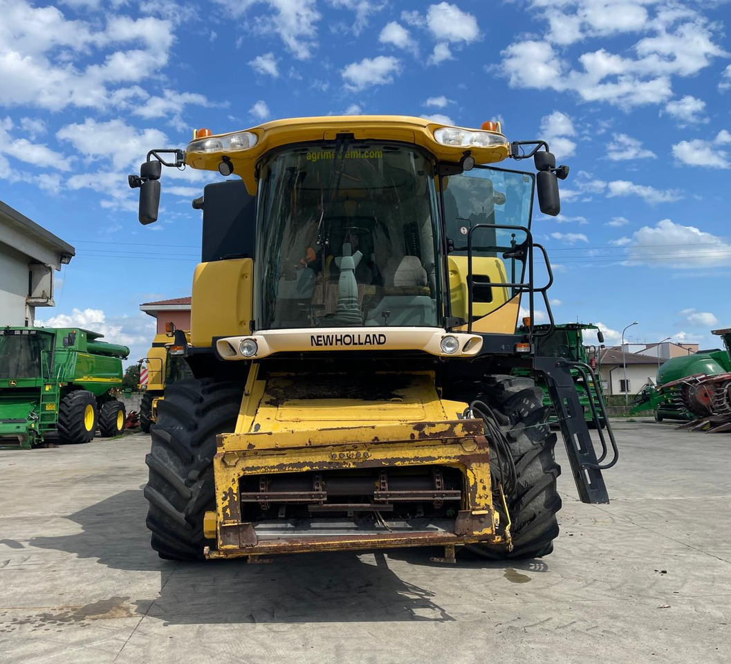 NEW HOLLAND MIETITREBBIA CX 8080 - Зернозбиральний комбайн: фото 3 NEW HOLLAND MIETITREBBIA CX 8080 - Зернозбиральний комбайн: фото 3