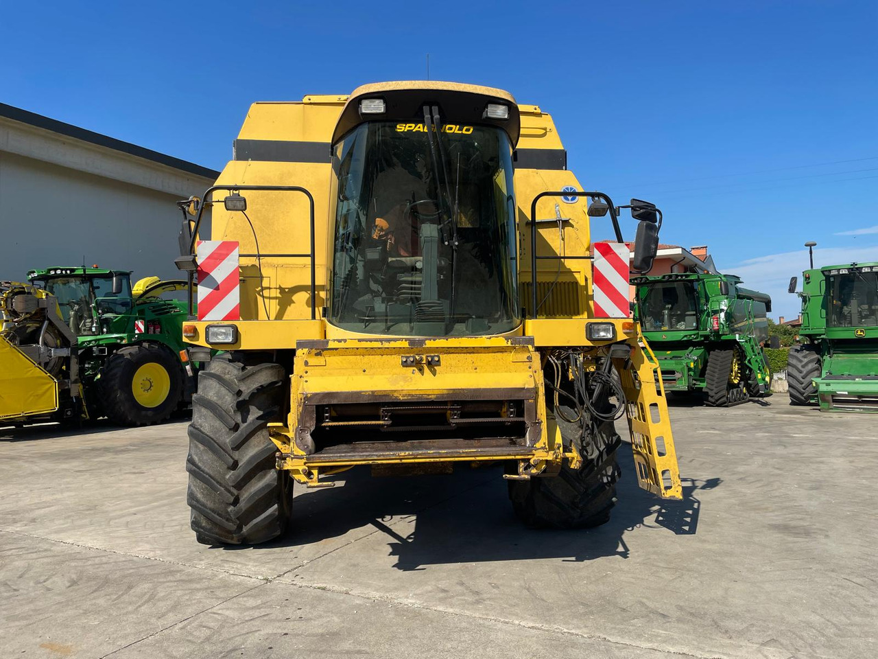 NEW HOLLAND MIETITREBBIA TF 78 - Зернозбиральний комбайн: фото 2 NEW HOLLAND MIETITREBBIA TF 78 - Зернозбиральний комбайн: фото 2