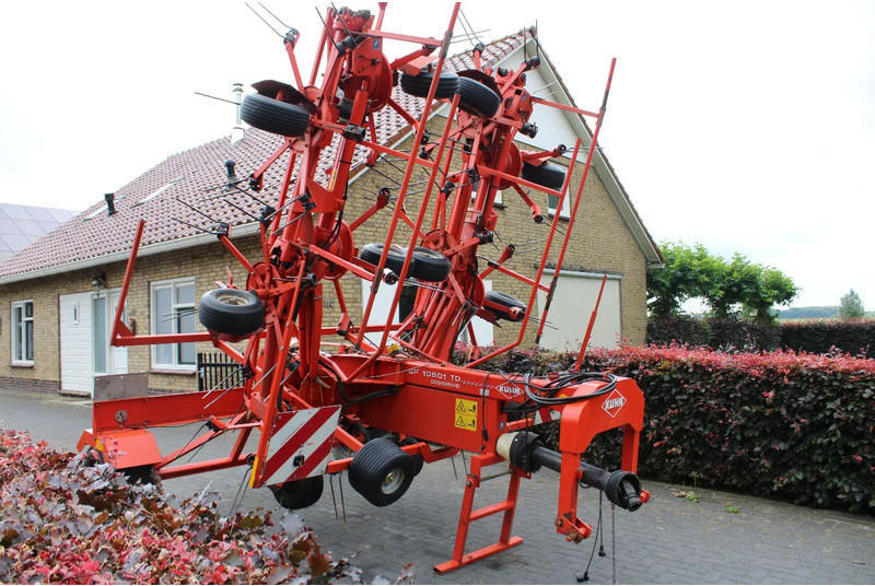 Kuhn GF10601 TO - Сіноворушилка: фото 1 Kuhn GF10601 TO - Сіноворушилка: фото 1