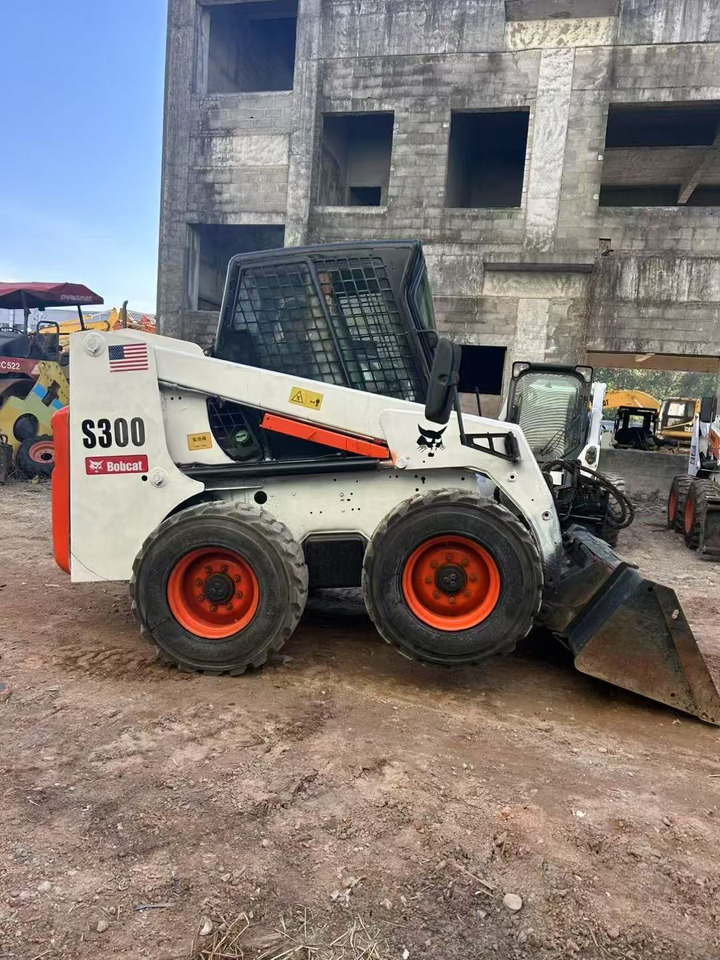 BOBCAT s300 - Міні-навантажувач: фото 2 BOBCAT s300 - Міні-навантажувач: фото 2