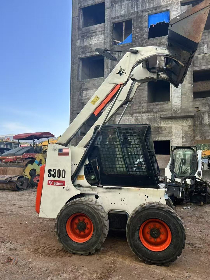 BOBCAT s300 - Міні-навантажувач: фото 1 BOBCAT s300 - Міні-навантажувач: фото 1