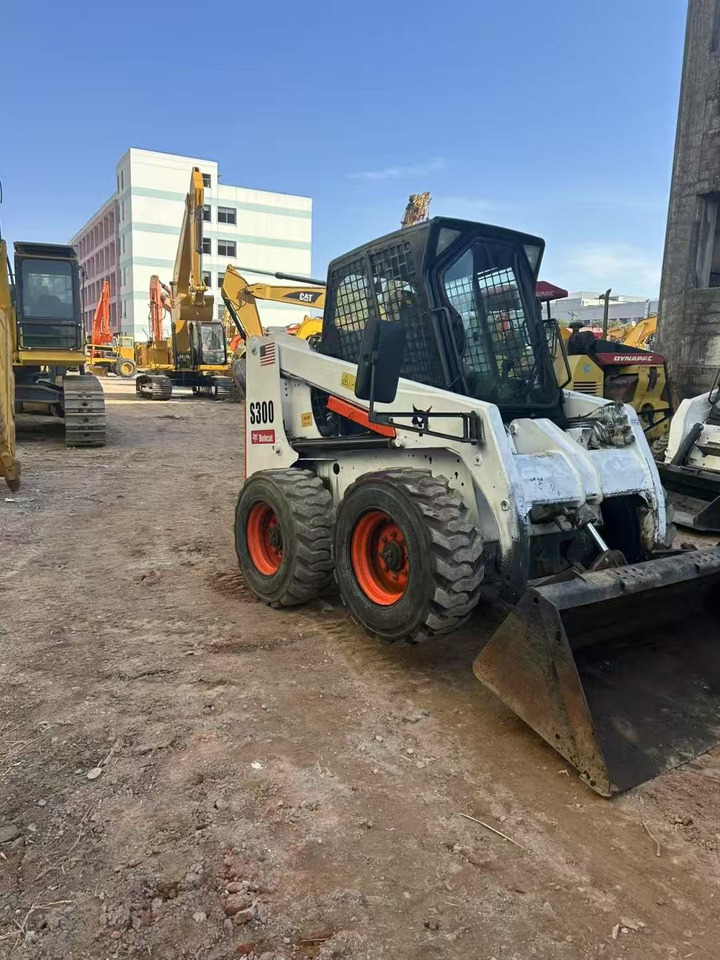 BOBCAT s300 - Міні-навантажувач: фото 3 BOBCAT s300 - Міні-навантажувач: фото 3