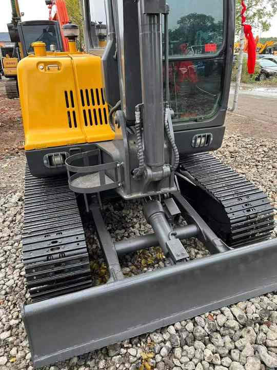 China Brand Used Volvo EC60D Mini Excavator 6ton Crawler Earth Digger Machine for Sale - Гусеничний екскаватор: фото 5 China Brand Used Volvo EC60D Mini Excavator 6ton Crawler Earth Digger Machine for Sale - Гусеничний екскаватор: фото 5