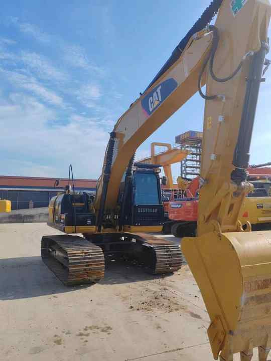 Durable Second Hand Machine Original Used Caterpillar Excavator CAT 330D2 USED 329D2 320D2 325D 315D Excavator - Гусеничний екскаватор: фото 2 Durable Second Hand Machine Original Used Caterpillar Excavator CAT 330D2 USED 329D2 320D2 325D 315D Excavator - Гусеничний екскаватор: фото 2