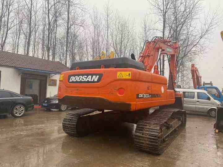 High Quality Doosan Big Size Excavator , Doosan 30ton Dx300lc Digging Machine , Doosan Excavator for Sale - Гусеничний екскаватор: фото 5 High Quality Doosan Big Size Excavator , Doosan 30ton Dx300lc Digging Machine , Doosan Excavator for Sale - Гусеничний екскаватор: фото 5