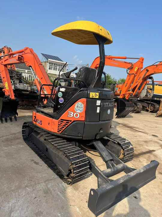 Mini 3-Ton Excavator used Hitachi ZX30 excavator with Excellent Performance and Low Price for sale! - Екскаватор: фото 2 Mini 3-Ton Excavator used Hitachi ZX30 excavator with Excellent Performance and Low Price for sale! - Екскаватор: фото 2
