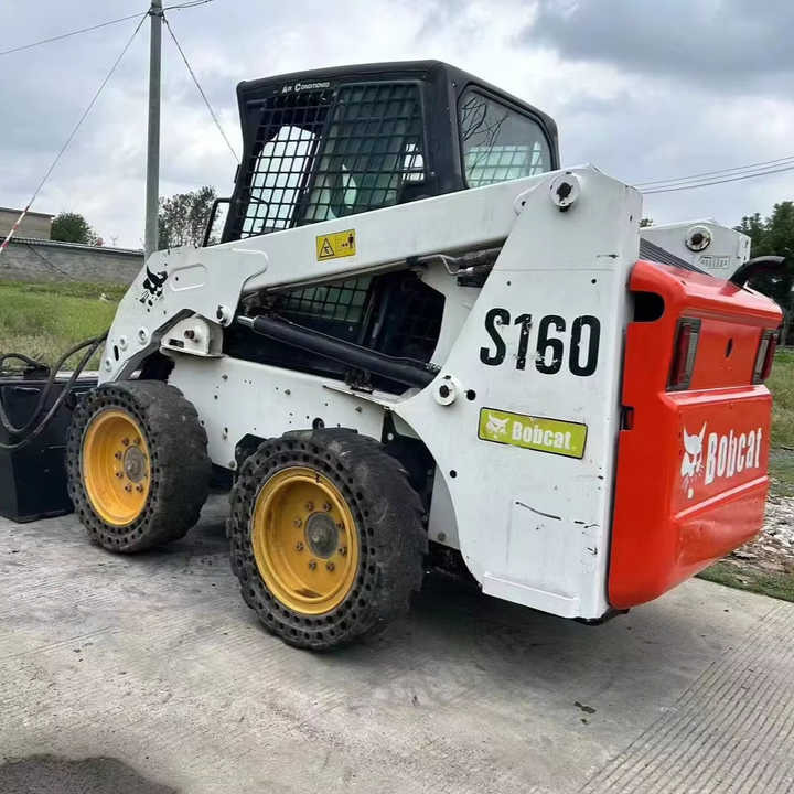 USED BOBCAT S160 Skid-steer Loader with Very Good Performance Is for Sale at a Low Price. - Міні-навантажувач: фото 1 USED BOBCAT S160 Skid-steer Loader with Very Good Performance Is for Sale at a Low Price. - Міні-навантажувач: фото 1