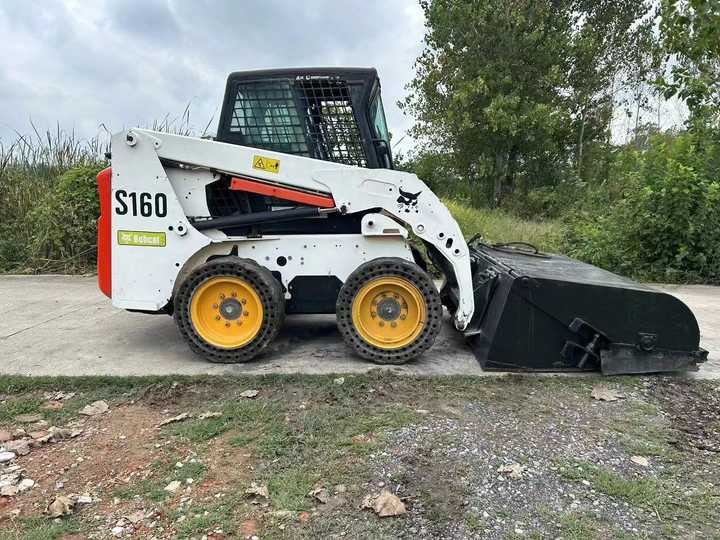 USED BOBCAT S160 Skid-steer Loader with Very Good Performance Is for Sale at a Low Price. - Міні-навантажувач: фото 3 USED BOBCAT S160 Skid-steer Loader with Very Good Performance Is for Sale at a Low Price. - Міні-навантажувач: фото 3