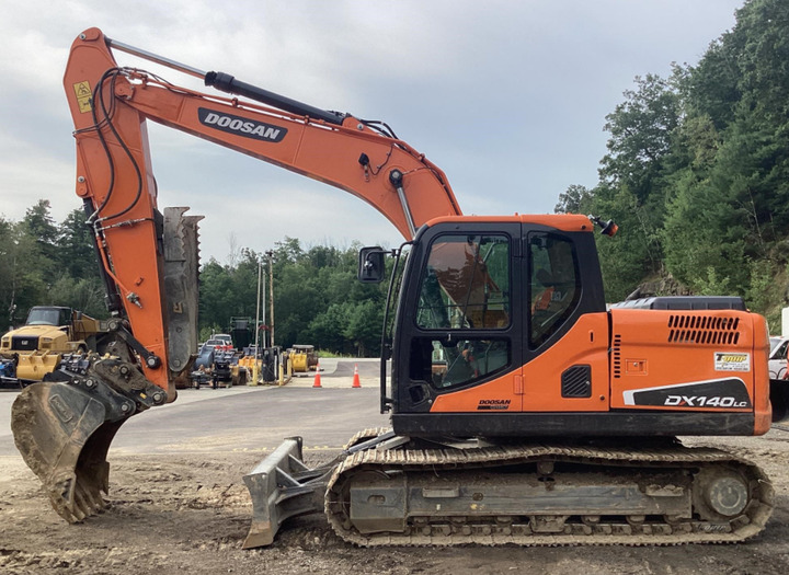 Used Excavator Doosan DX140 Excavators Mini Equipment Earth Moving Machinery Doosan Digger Excavator for Sale - Гусеничний екскаватор: фото 3 Used Excavator Doosan DX140 Excavators Mini Equipment Earth Moving Machinery Doosan Digger Excavator for Sale - Гусеничний екскаватор: фото 3