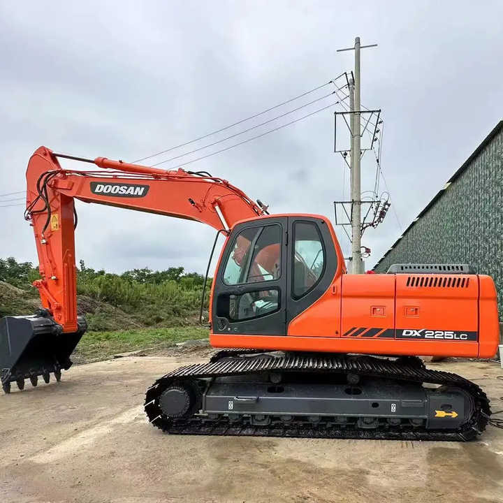 Used Excavator Doosan DX225LC-9 Excavators Mini Equipment Earth Moving Machinery Doosan Digger Excavator for Sale - Екскаватор: фото 3 Used Excavator Doosan DX225LC-9 Excavators Mini Equipment Earth Moving Machinery Doosan Digger Excavator for Sale - Екскаватор: фото 3