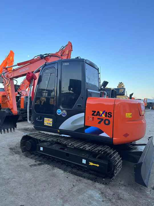 Used Excavator Good Quality Low Price Hitachi ZX70 Excavator in Good Condition for Sale - Гусеничний екскаватор: фото 2 Used Excavator Good Quality Low Price Hitachi ZX70 Excavator in Good Condition for Sale - Гусеничний екскаватор: фото 2