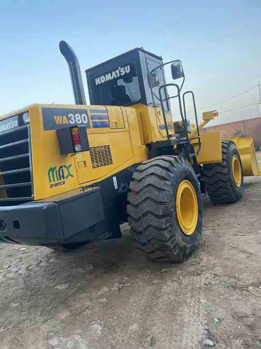 Used Komatsu WA380-3 Front Loader in Very Good Condition Strong Power komatsu 380 Wheel Loader Low Price Hot Sale - Колісний навантажувач: фото 5 Used Komatsu WA380-3 Front Loader in Very Good Condition Strong Power komatsu 380 Wheel Loader Low Price Hot Sale - Колісний навантажувач: фото 5