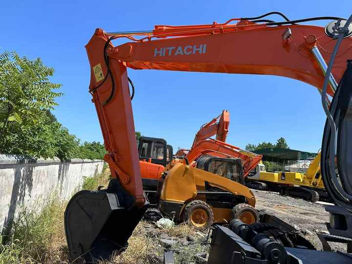 Used Wheel Excavator Hitachi ZX 130W Made in Japan 13ton Hitachi Zx130w Wheel Excavator Price Used Hitachi Zx130 Excavator SALE - Екскаватор: фото 3 Used Wheel Excavator Hitachi ZX 130W Made in Japan 13ton Hitachi Zx130w Wheel Excavator Price Used Hitachi Zx130 Excavator SALE - Екскаватор: фото 3