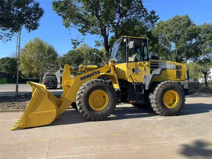 Used komatsu Wa320-5 Wheel Loader Second Hand Machine Popular Brand komatsu Hydraulic Machinery - Колісний навантажувач: фото 2 Used komatsu Wa320-5 Wheel Loader Second Hand Machine Popular Brand komatsu Hydraulic Machinery - Колісний навантажувач: фото 2