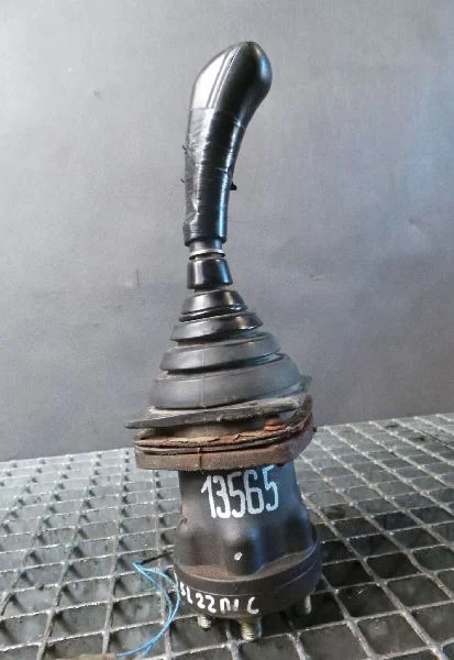 Daewoo SL220LC - Гідравлічний клапан в категорії Будівельна техніка: фото 1 Daewoo SL220LC - Гідравлічний клапан в категорії Будівельна техніка: фото 1