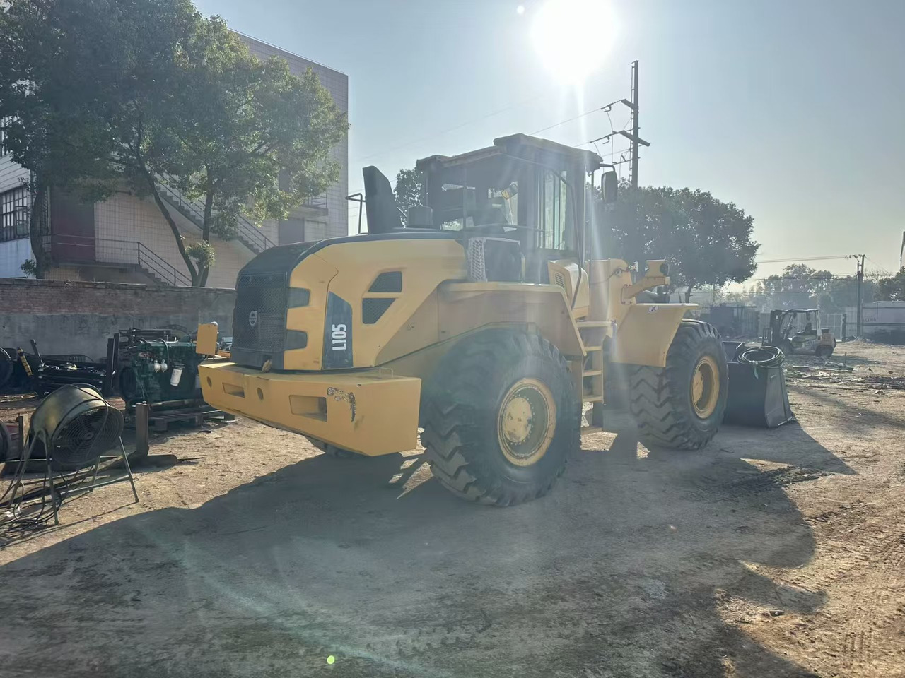 105L - Колісний навантажувач: фото 3 105L - Колісний навантажувач: фото 3