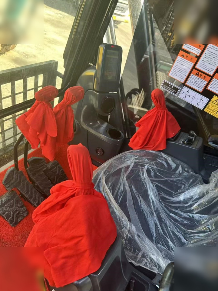 Гусеничний екскаватор CATERPILLAR 320D2L: фото 18