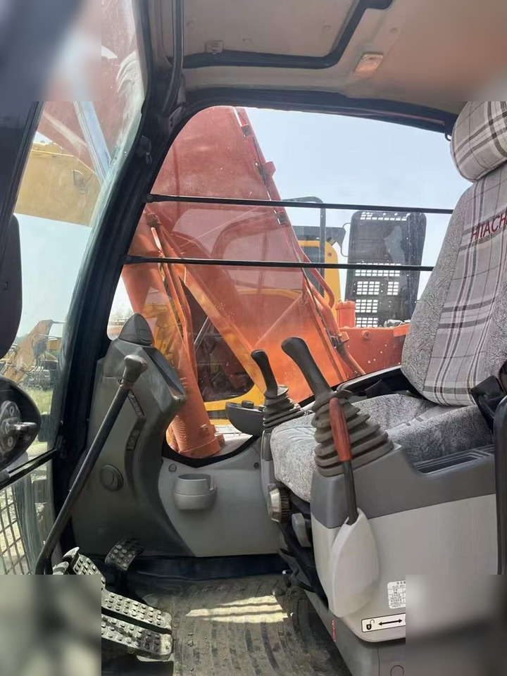 HITACHI ZX130 - Гусеничний екскаватор: фото 4 HITACHI ZX130 - Гусеничний екскаватор: фото 4