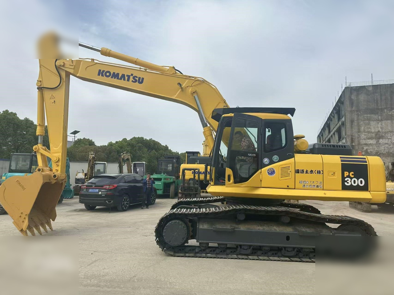 KOMATSU PC300-7 - Гусеничний екскаватор: фото 1 KOMATSU PC300-7 - Гусеничний екскаватор: фото 1