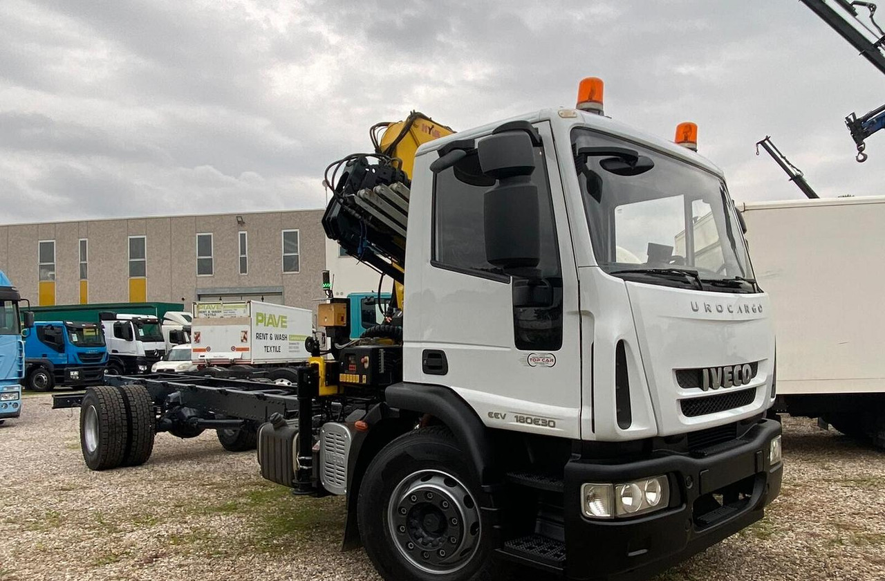 IVECO EUROCARGO 180E30 2012 GRU HYVA - Вантажівка шасі, Вантажівка з маніпулятором: фото 2 IVECO EUROCARGO 180E30 2012 GRU HYVA - Вантажівка шасі, Вантажівка з маніпулятором: фото 2