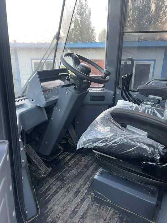Certified Pre-Owned Komatsu WA380-3 | Heavy-Duty Loader for Mining/ Construction - Price Negotiable! - Колісний навантажувач: фото 2 Certified Pre-Owned Komatsu WA380-3 | Heavy-Duty Loader for Mining/ Construction - Price Negotiable! - Колісний навантажувач: фото 2