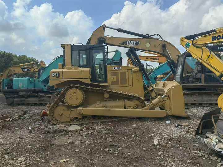 Original Japan Brand Cat D6r Bulldozer in Stock High Quality Cat D5 D6 D7 D10 Bulldozer for Sale - Бульдозер: фото 2 Original Japan Brand Cat D6r Bulldozer in Stock High Quality Cat D5 D6 D7 D10 Bulldozer for Sale - Бульдозер: фото 2