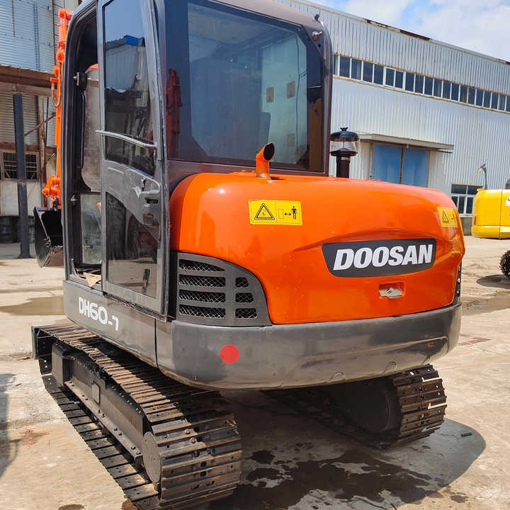 Original Second-hand Doosan DH60-7 Excavator Is in Good Condition Strong and Simple Maintenance - Гусеничний екскаватор: фото 4 Original Second-hand Doosan DH60-7 Excavator Is in Good Condition Strong and Simple Maintenance - Гусеничний екскаватор: фото 4