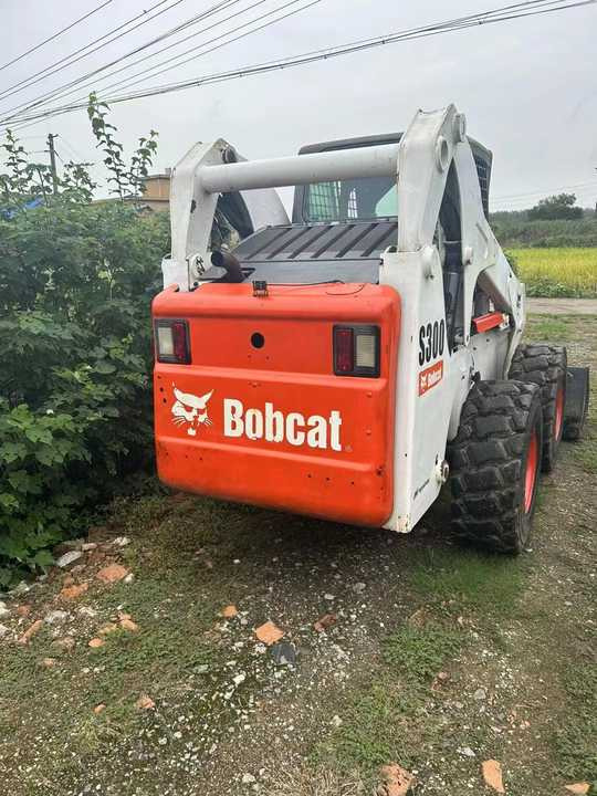 Second Hand BOBCAT S300 Skid-steer Loader with Very Good Performance Is for Sale at a Low Price - Міні-навантажувач: фото 4 Second Hand BOBCAT S300 Skid-steer Loader with Very Good Performance Is for Sale at a Low Price - Міні-навантажувач: фото 4