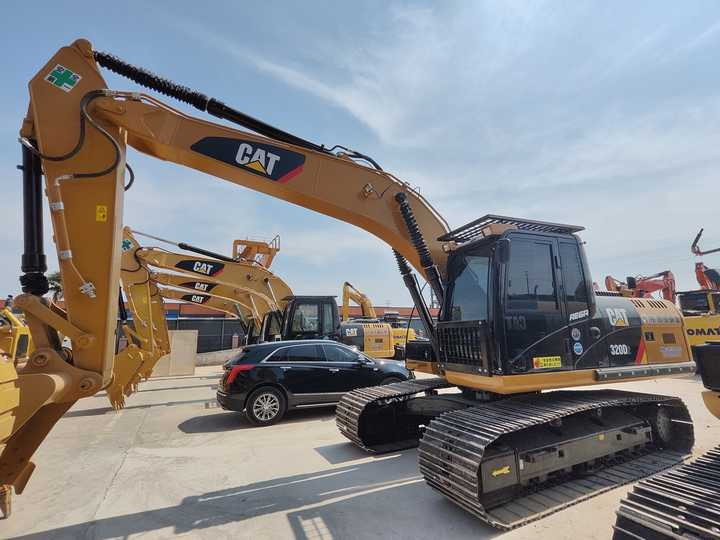 USED CAT 320 Excavator with Wide Track Shoe for Sale - Гусеничний екскаватор: фото 2 USED CAT 320 Excavator with Wide Track Shoe for Sale - Гусеничний екскаватор: фото 2