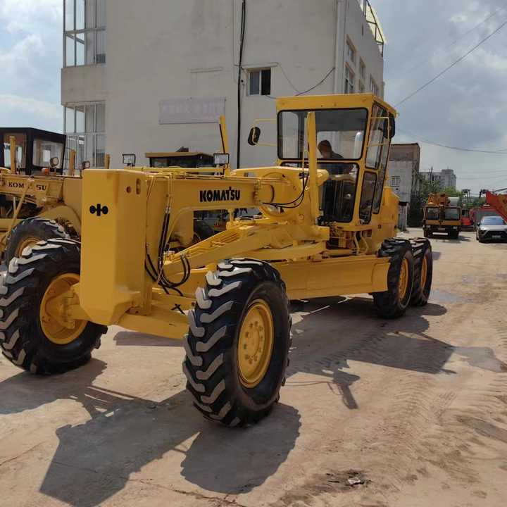 USED Komatsu GD511 Grader with Good Condition for Sale - Грейдер: фото 3 USED Komatsu GD511 Grader with Good Condition for Sale - Грейдер: фото 3