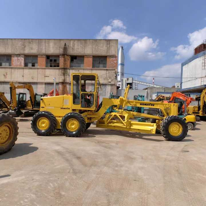 USED Komatsu GD511 Grader with Good Condition for Sale - Грейдер: фото 4 USED Komatsu GD511 Grader with Good Condition for Sale - Грейдер: фото 4