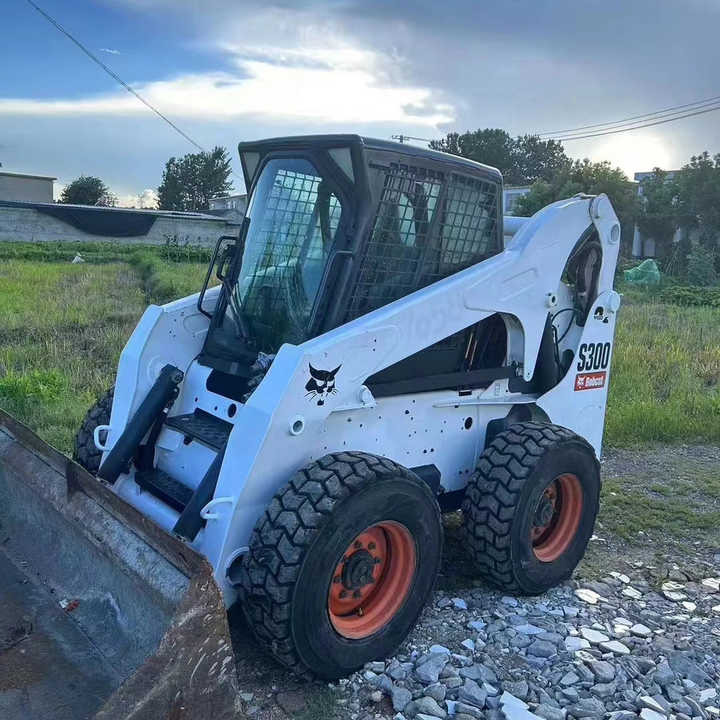 Used Bob Cat Bob Cat S300 Used Mini Skid Steer Wheel Loader Multifunctional Track Loaders Bobcat S300 - Міні-навантажувач: фото 5 Used Bob Cat Bob Cat S300 Used Mini Skid Steer Wheel Loader Multifunctional Track Loaders Bobcat S300 - Міні-навантажувач: фото 5