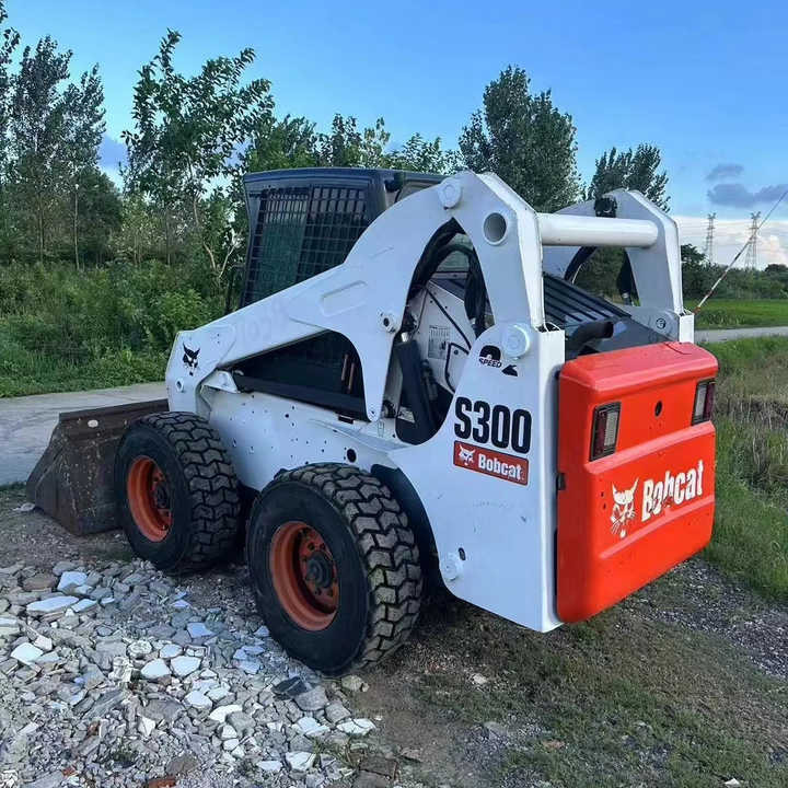 Used Bob Cat Bob Cat S300 Used Mini Skid Steer Wheel Loader Multifunctional Track Loaders Bobcat S300 - Міні-навантажувач: фото 3 Used Bob Cat Bob Cat S300 Used Mini Skid Steer Wheel Loader Multifunctional Track Loaders Bobcat S300 - Міні-навантажувач: фото 3
