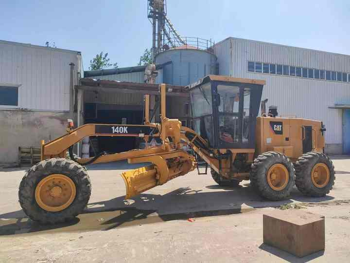Used Caterpillar CAT 140k Land Road Motor Grader CAT140k Used Grader Cheap Price for Sale - Грейдер: фото 2 Used Caterpillar CAT 140k Land Road Motor Grader CAT140k Used Grader Cheap Price for Sale - Грейдер: фото 2