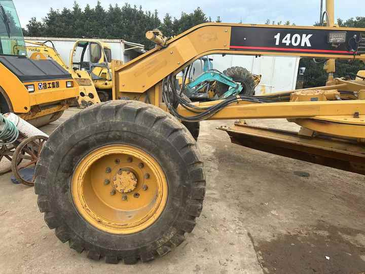 Used Caterpillar CAT 140k Land Road Motor Grader CAT140k Used Grader Cheap Price for Sale - Грейдер: фото 4 Used Caterpillar CAT 140k Land Road Motor Grader CAT140k Used Grader Cheap Price for Sale - Грейдер: фото 4