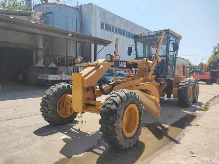 Used Caterpillar CAT 140k Land Road Motor Grader CAT140k Used Grader Cheap Price for Sale - Грейдер: фото 3 Used Caterpillar CAT 140k Land Road Motor Grader CAT140k Used Grader Cheap Price for Sale - Грейдер: фото 3