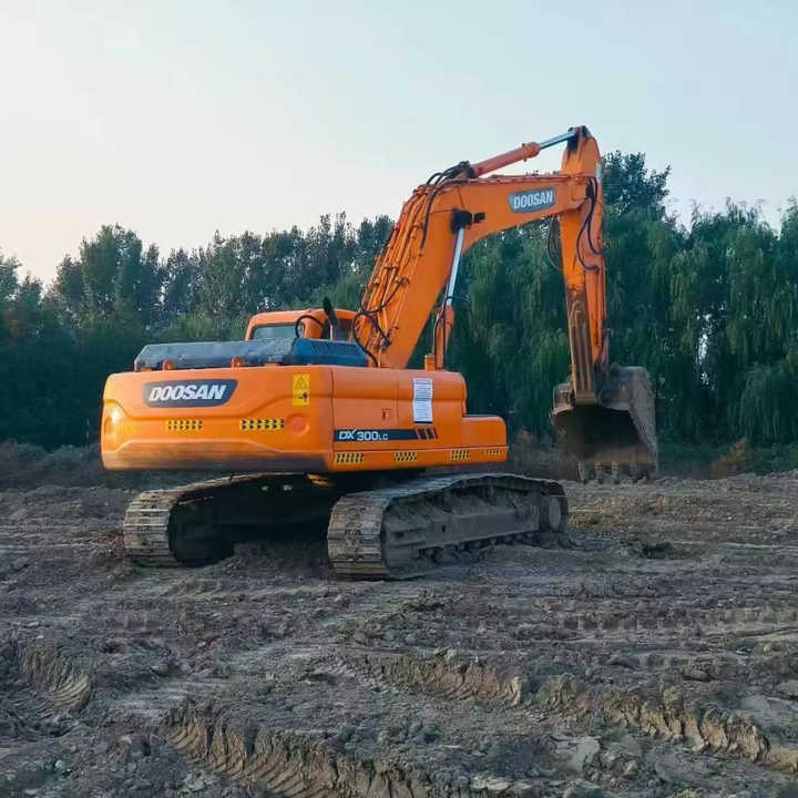 Used Doosan Dx300 2014 Model Excavator Second Hand Machine Popular Brand Korean Doosan Hydraulic Machinery - Гусеничний екскаватор: фото 1 Used Doosan Dx300 2014 Model Excavator Second Hand Machine Popular Brand Korean Doosan Hydraulic Machinery - Гусеничний екскаватор: фото 1