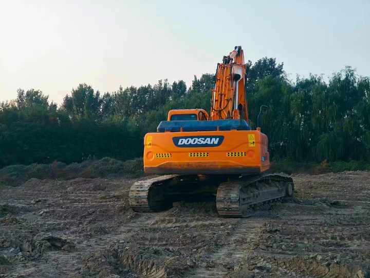 Used Doosan Dx300 2014 Model Excavator Second Hand Machine Popular Brand Korean Doosan Hydraulic Machinery - Гусеничний екскаватор: фото 3 Used Doosan Dx300 2014 Model Excavator Second Hand Machine Popular Brand Korean Doosan Hydraulic Machinery - Гусеничний екскаватор: фото 3