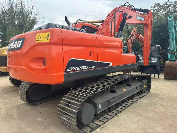 Used Excavator Doosan DX225LC-9 Excavators Mini Equipment Earth Moving Machinery Doosan Digger Excavator for Sale - Гусеничний екскаватор: фото 3 Used Excavator Doosan DX225LC-9 Excavators Mini Equipment Earth Moving Machinery Doosan Digger Excavator for Sale - Гусеничний екскаватор: фото 3
