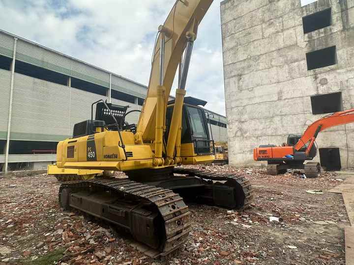 Used Komatsu PC450-8 Excavator Carrying Extra Long Arm Superior Performance Used Komatsu 45 Tonne Hydraulic Excavator Hot Sale - Гусеничний екскаватор: фото 5 Used Komatsu PC450-8 Excavator Carrying Extra Long Arm Superior Performance Used Komatsu 45 Tonne Hydraulic Excavator Hot Sale - Гусеничний екскаватор: фото 5