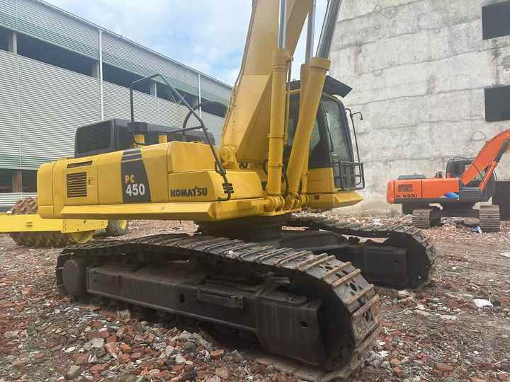 Used Komatsu PC450-8 Excavator Carrying Extra Long Arm Superior Performance Used Komatsu 45 Tonne Hydraulic Excavator Hot Sale - Гусеничний екскаватор: фото 4 Used Komatsu PC450-8 Excavator Carrying Extra Long Arm Superior Performance Used Komatsu 45 Tonne Hydraulic Excavator Hot Sale - Гусеничний екскаватор: фото 4
