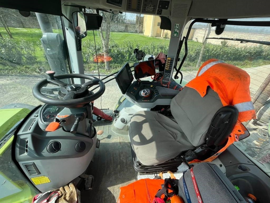 Трактор Claas Axion 830: фото 6