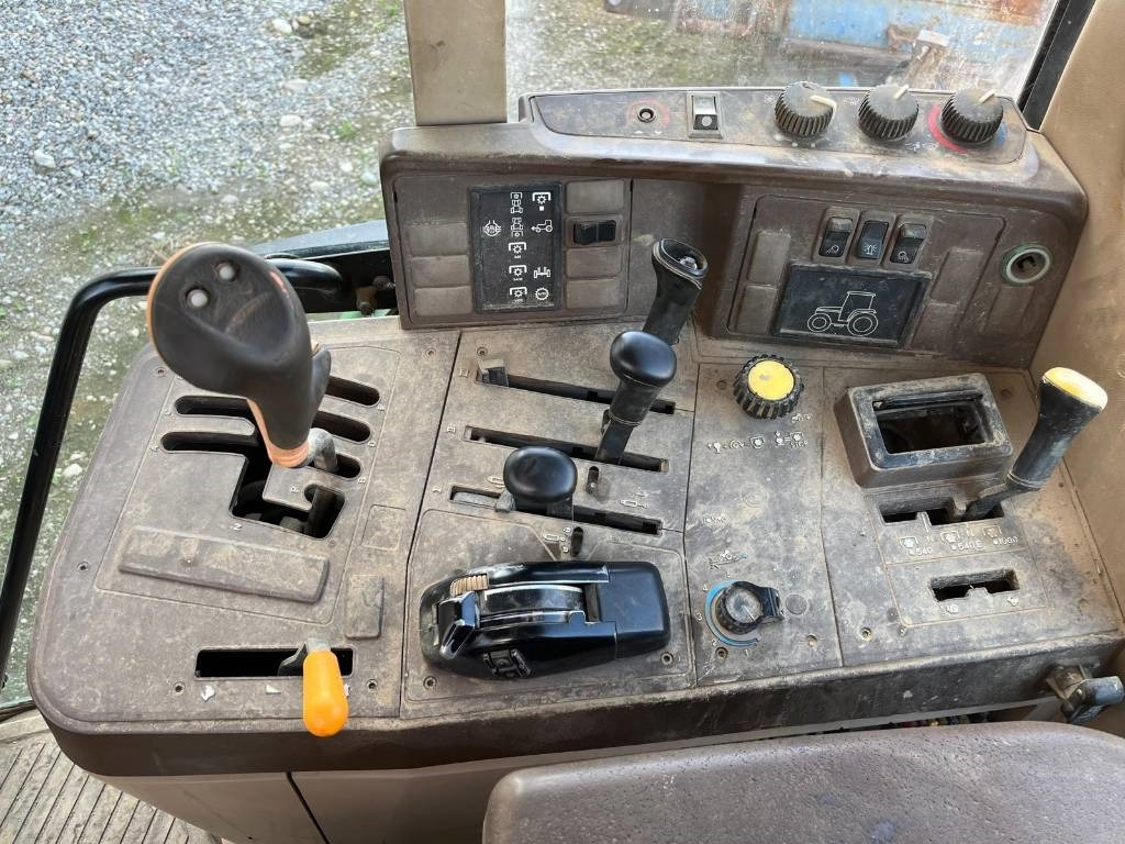 John Deere 6310 - Трактор: фото 4 John Deere 6310 - Трактор: фото 4