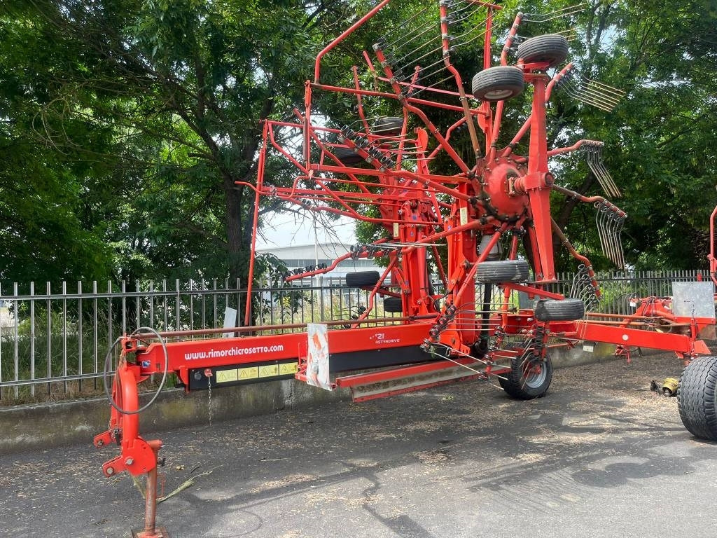Kuhn GA 8121 - Сіноворушилка: фото 3 Kuhn GA 8121 - Сіноворушилка: фото 3