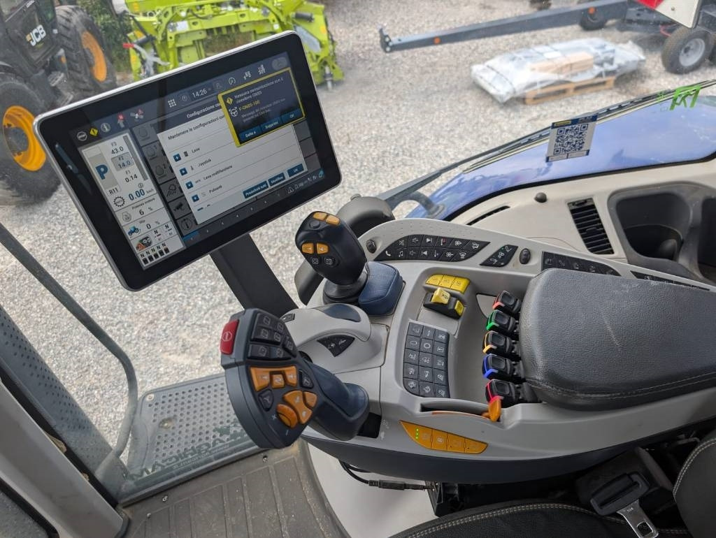 New Holland T 8.380 - Трактор: фото 4 New Holland T 8.380 - Трактор: фото 4