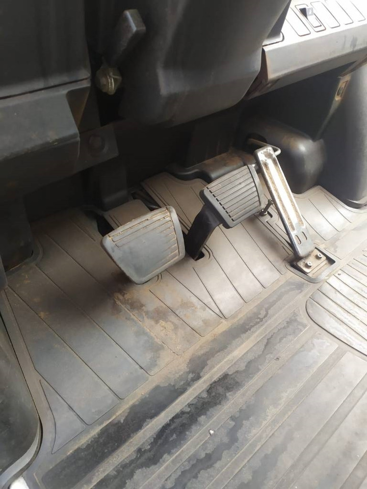 UniCarriers D1F4A40Q - Дизельний навантажувач: фото 5 UniCarriers D1F4A40Q - Дизельний навантажувач: фото 5