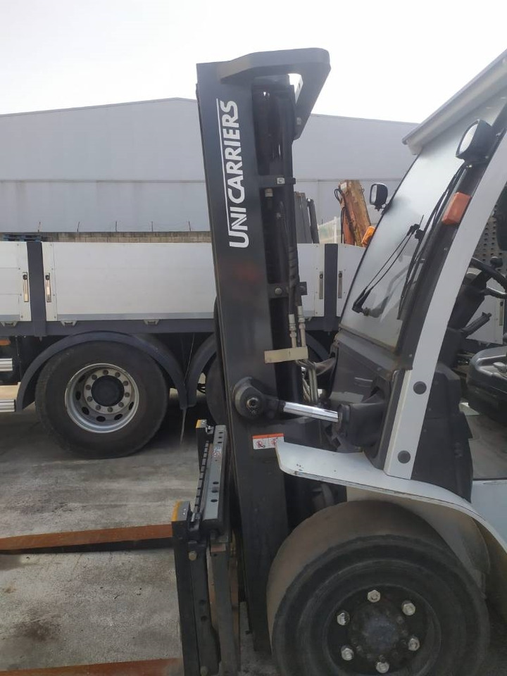 UniCarriers D1F4A40Q - Дизельний навантажувач: фото 4 UniCarriers D1F4A40Q - Дизельний навантажувач: фото 4