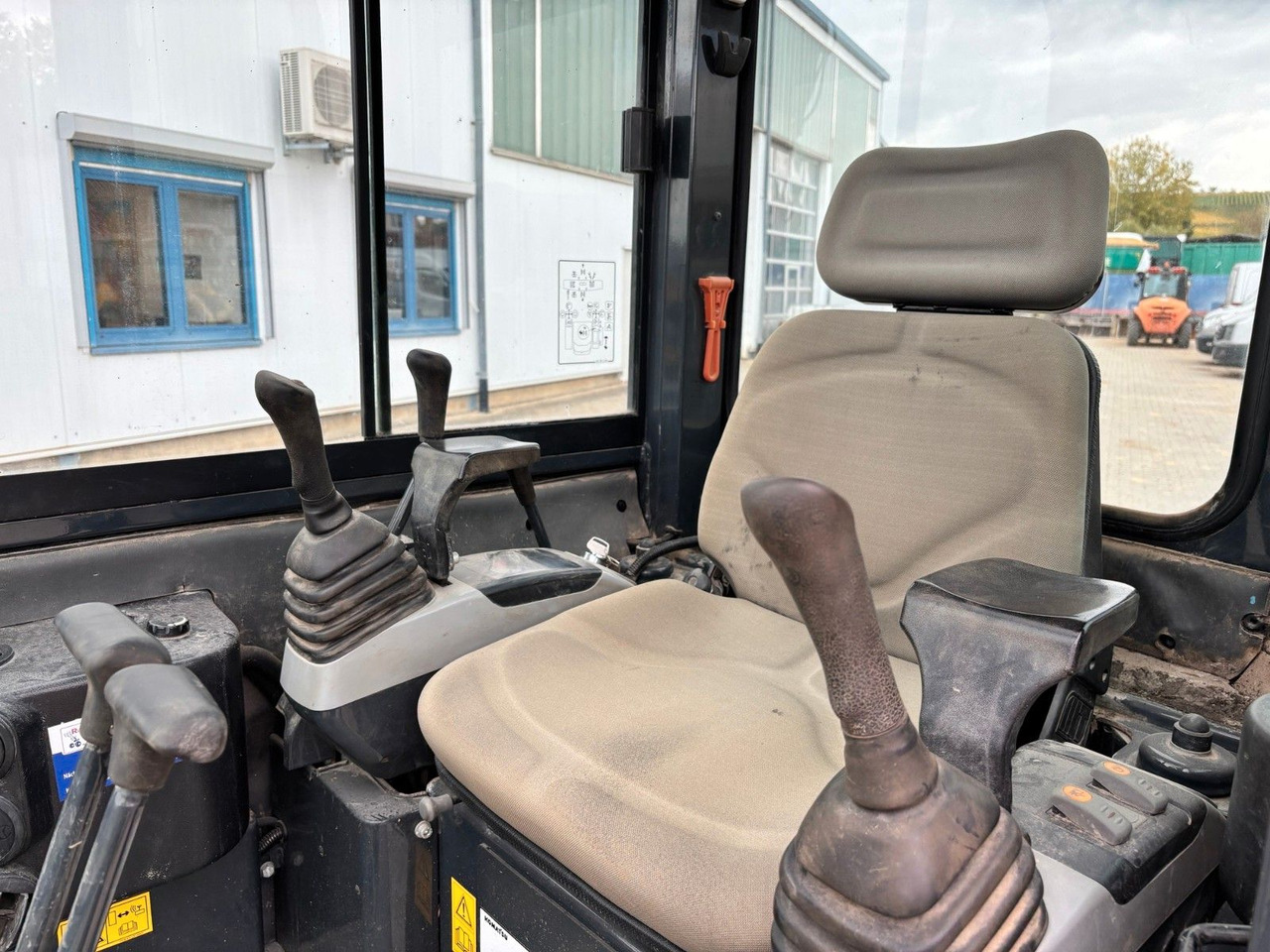 Komatsu PC26MR-3 - Міні-екскаватор: фото 4 Komatsu PC26MR-3 - Міні-екскаватор: фото 4