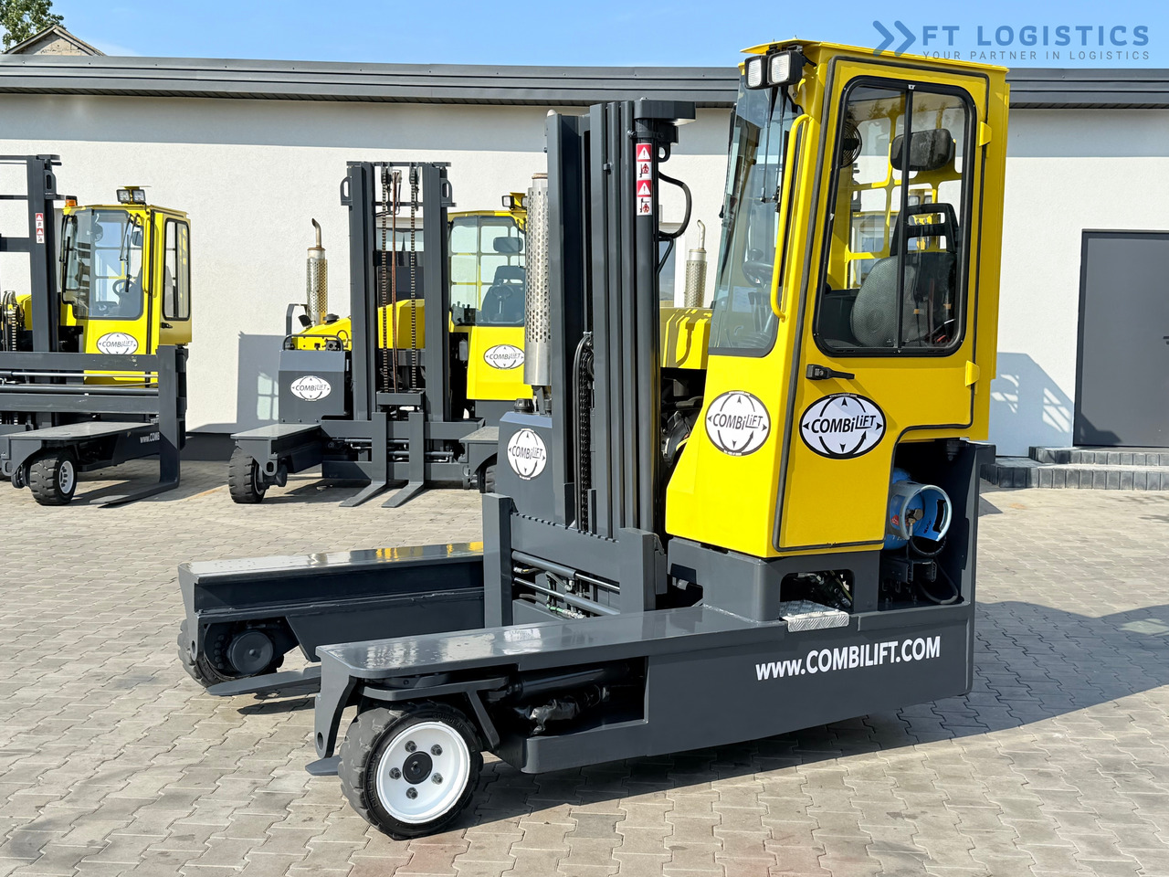 COMBILIFT C3000 / GAS / TRIPLEX - 4900MM / ONLY 1537 HOURS / FORK POSITIONER / CABIN / LIKE NEW - Чотириходовий річ-трак: фото 2 COMBILIFT C3000 / GAS / TRIPLEX - 4900MM / ONLY 1537 HOURS / FORK POSITIONER / CABIN / LIKE NEW - Чотириходовий річ-трак: фото 2