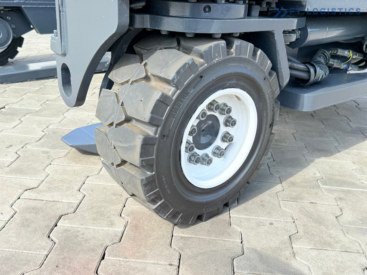 COMBILIFT C3500 / DUPLEX 4100MM / GAS / EXTENDABLE FORKS / CABIN / HEATING + AIR CONDITIONING / LIKE NEW - Чотириходовий річ-трак: фото 4 COMBILIFT C3500 / DUPLEX 4100MM / GAS / EXTENDABLE FORKS / CABIN / HEATING + AIR CONDITIONING / LIKE NEW - Чотириходовий річ-трак: фото 4